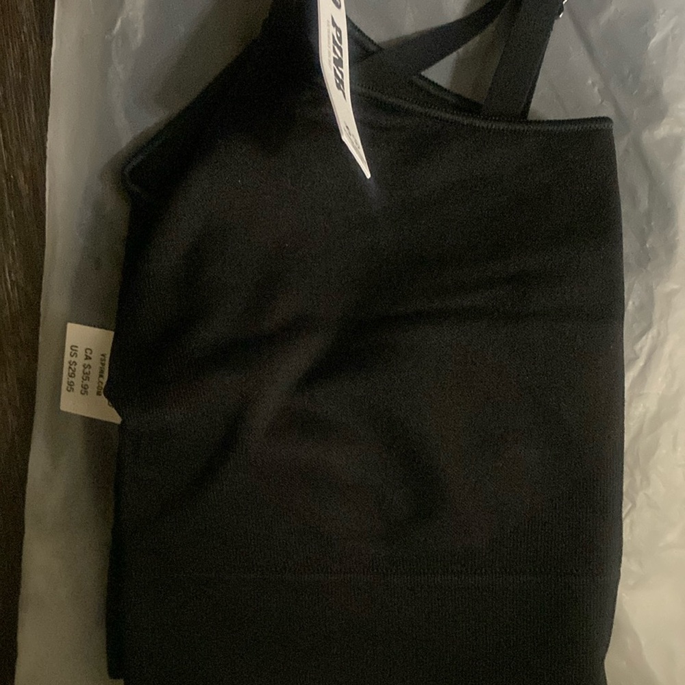 PINK
SEAMLESS SCOOP SPORTS BRA